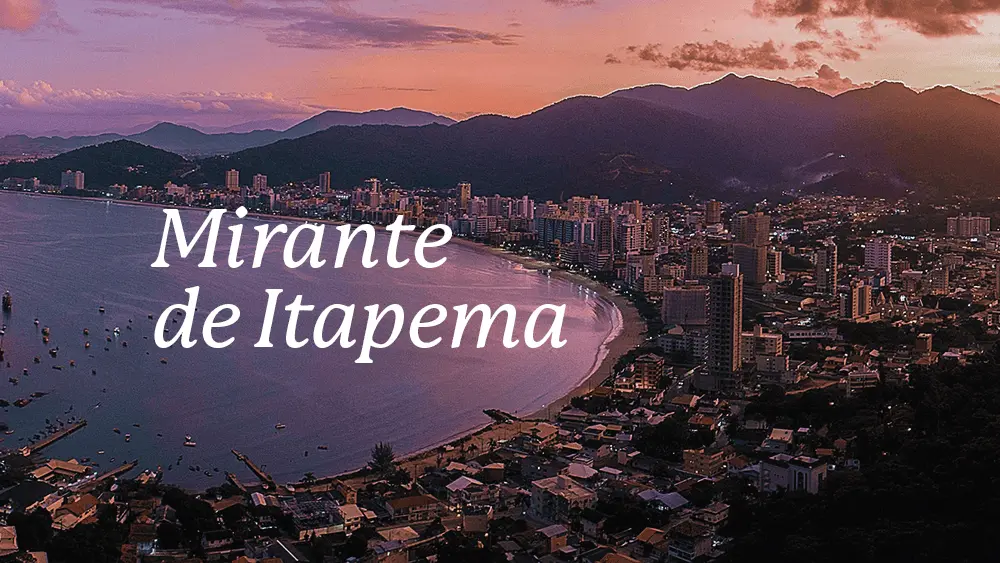 Vista panorâmica do Mirante de Itapema ao pôr do sol