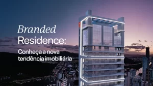Edifício moderno com iluminação à noite em cidade